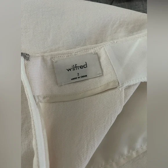 Aritzia Wilfred shorts jumper. - Picture 9 of 9